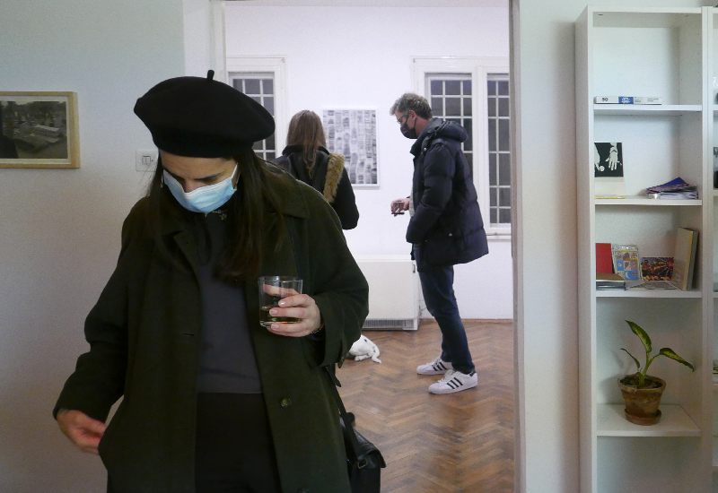 Footnote_800x550px_0006_Kartrin_reading_1